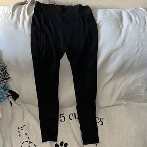 Black nylon and spandex medium Leggings with pockets